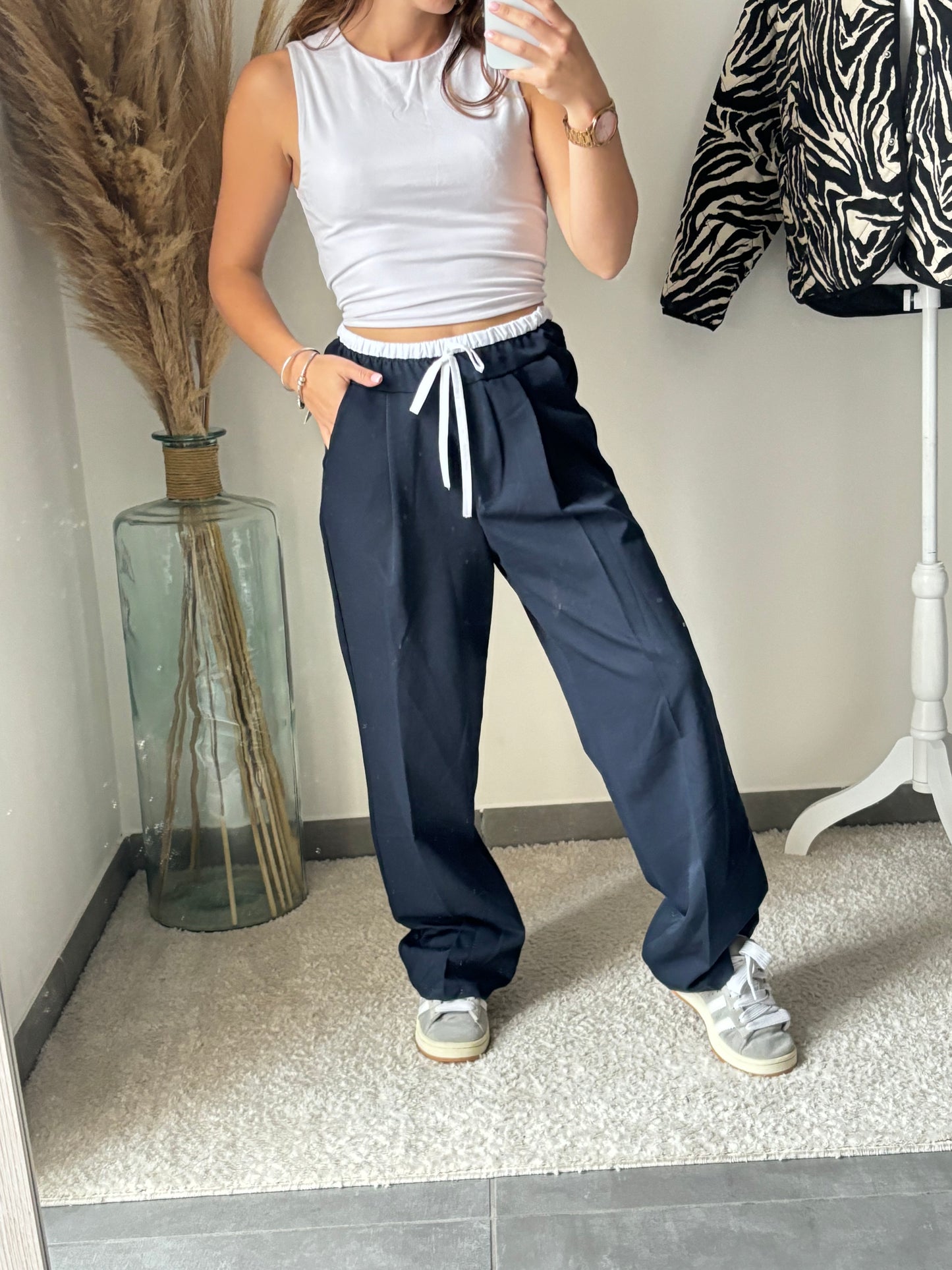 Pantalon droit avec bande blanche « Lou » bleu