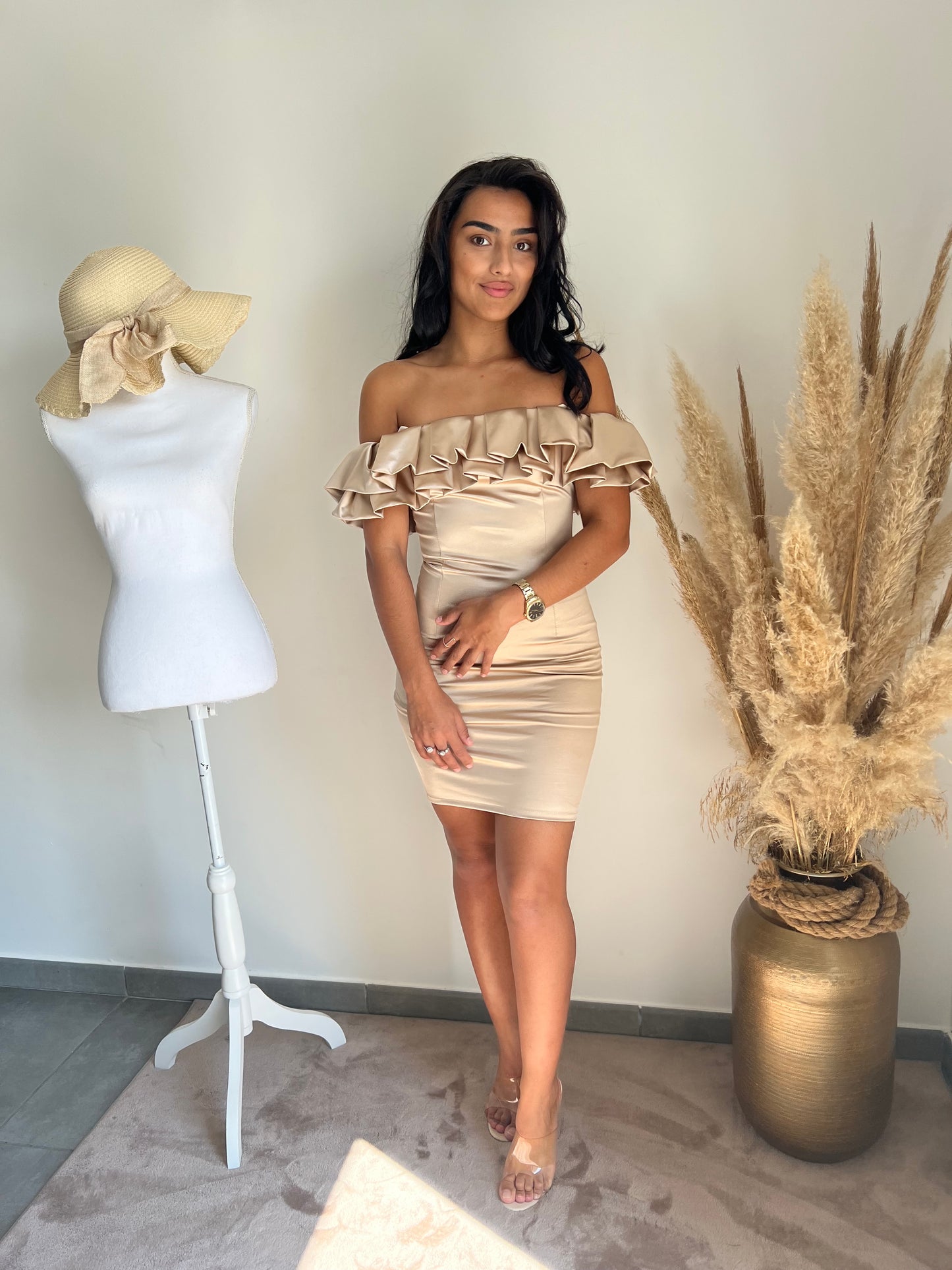 Robe de soirée satinée beige