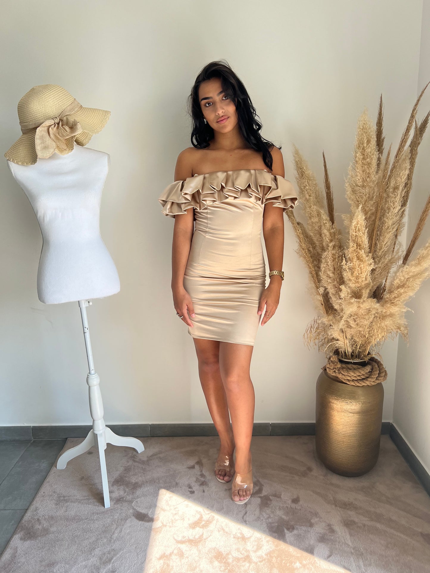 Robe de soirée satinée beige