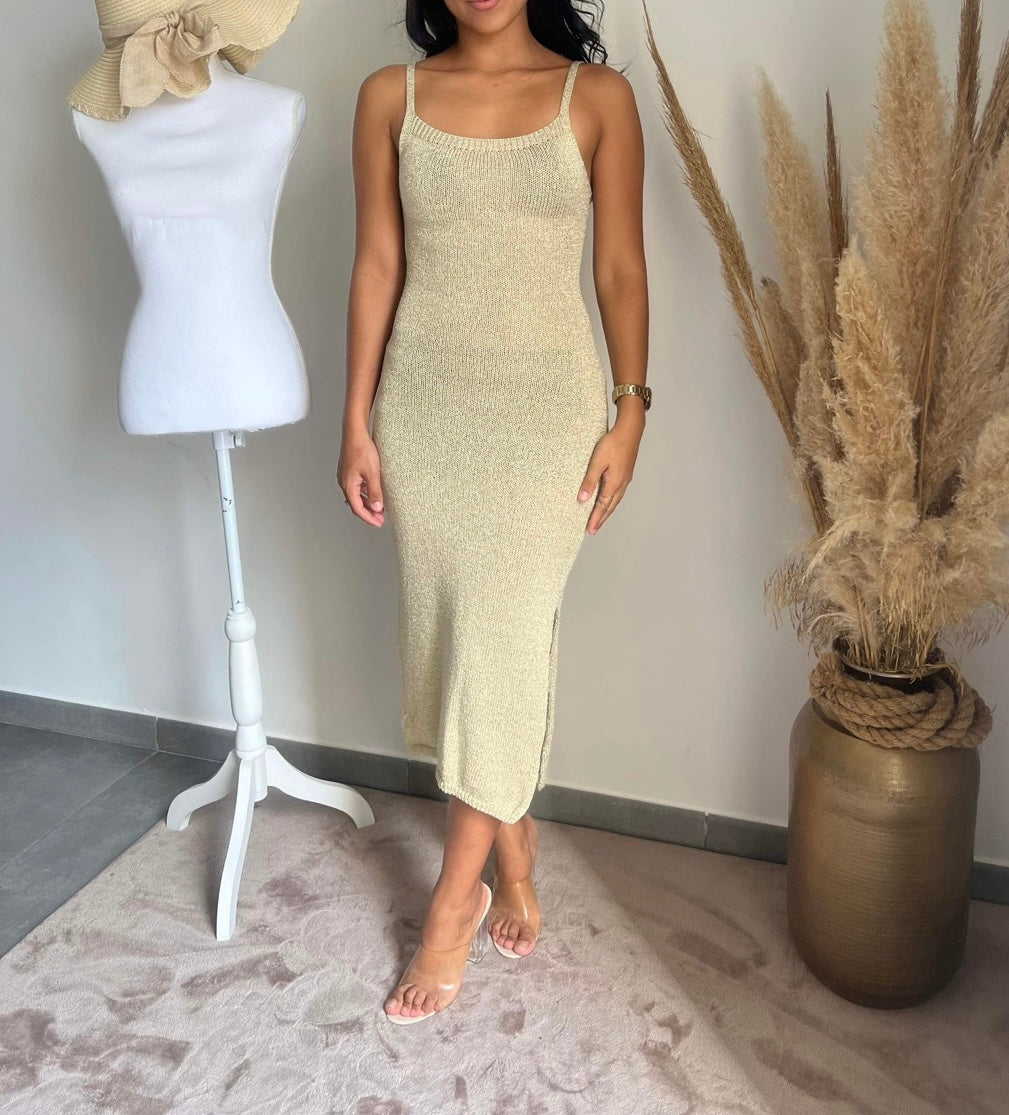 Robe en maille fine doré dos nu