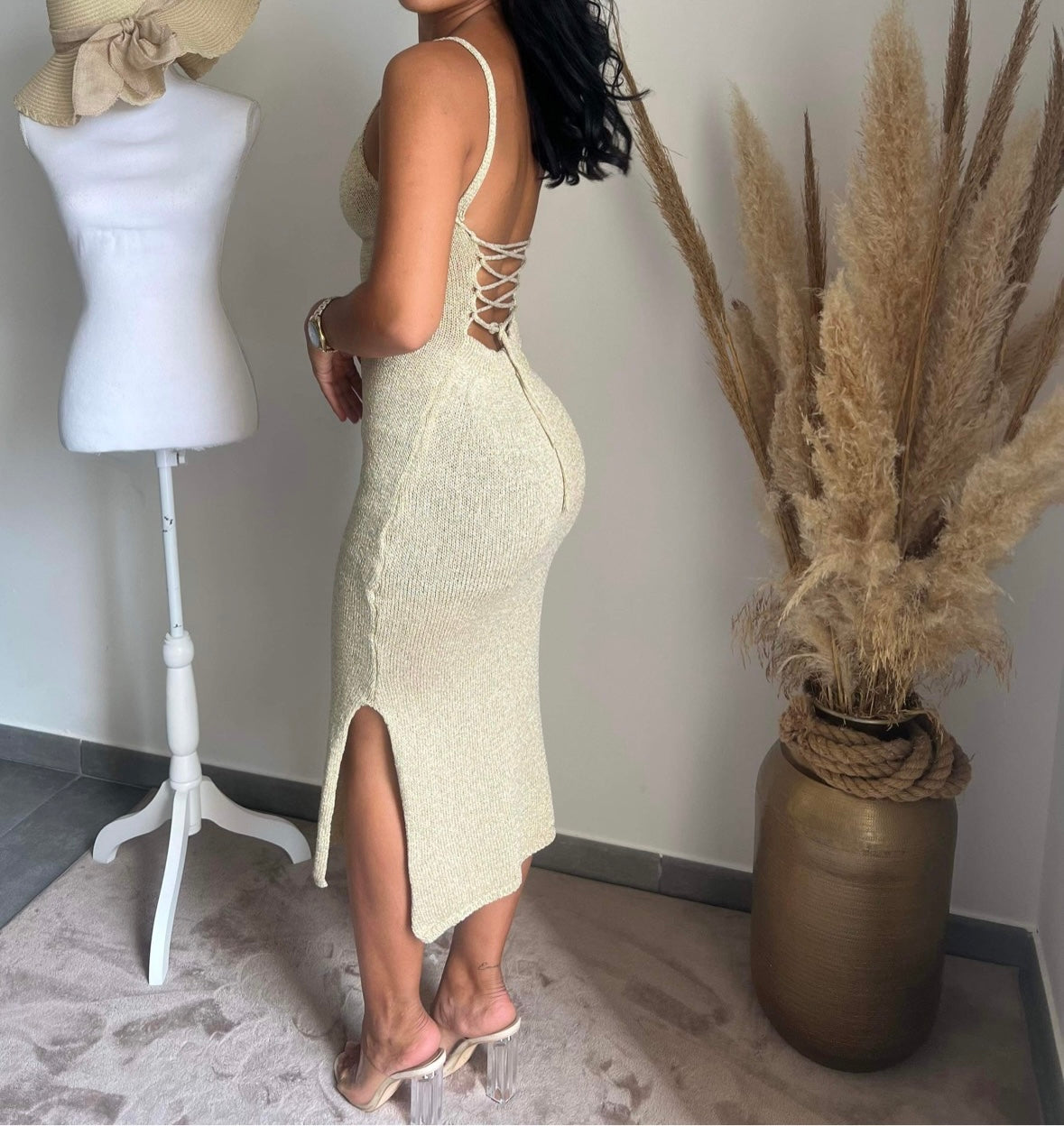 Robe en maille fine doré dos nu