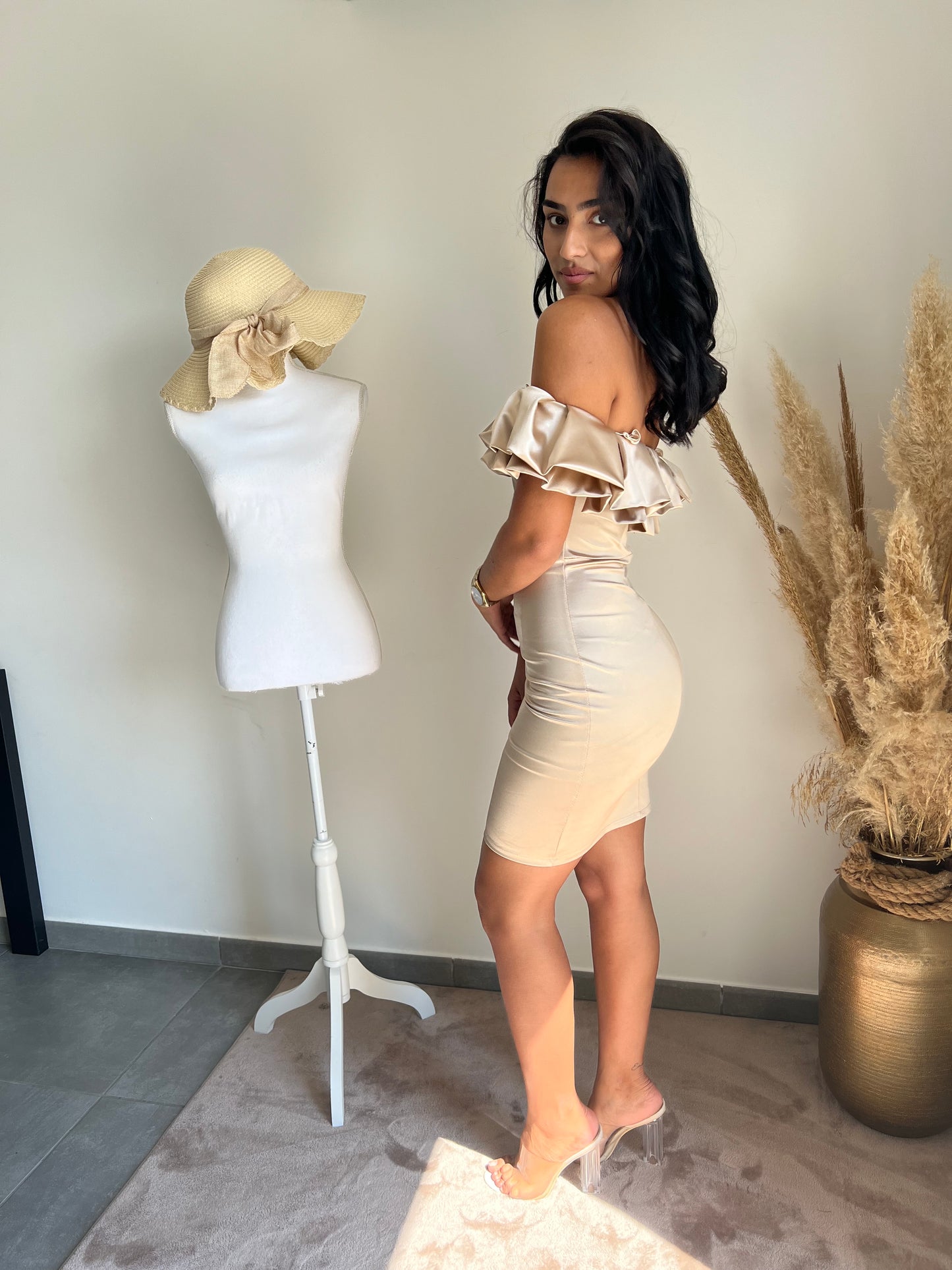 Robe de soirée satinée beige